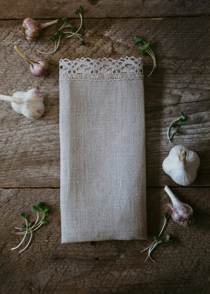 Linen towel with lace
